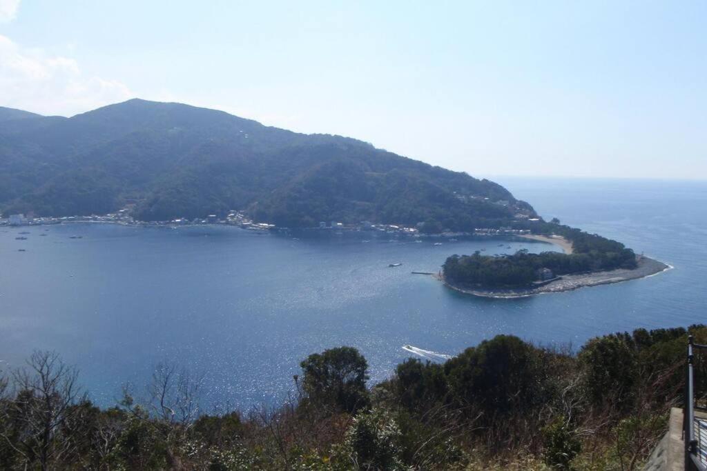 御浜岬の至福を一身に味わう 一軒家貸切宿で贅沢なバーベキューを楽しみながら夕陽に染まる戸田湾の美しさを満喫 Нумадзу Екстериор снимка