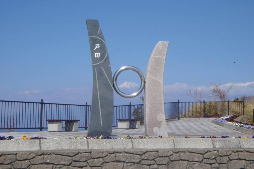 御浜岬の至福を一身に味わう 一軒家貸切宿で贅沢なバーベキューを楽しみながら夕陽に染まる戸田湾の美しさを満喫 Нумадзу Екстериор снимка